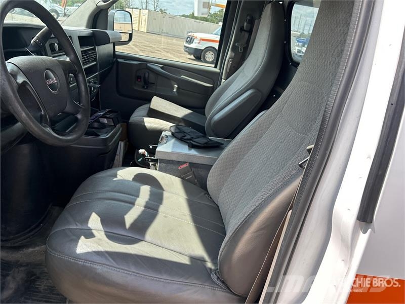 GMC Savana 2500 Utility Truck شاحنات خفيفة/مفصلية الجوانب