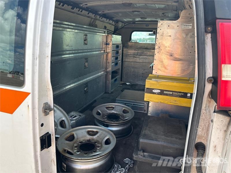 GMC Savana 2500 Utility Truck شاحنات خفيفة/مفصلية الجوانب