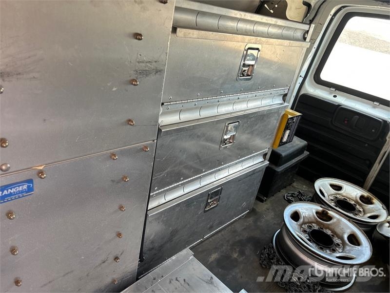 GMC Savana 2500 Utility Truck شاحنات خفيفة/مفصلية الجوانب