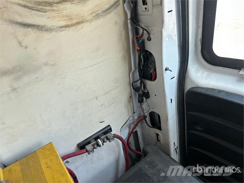 GMC Savana 2500 Utility Truck شاحنات خفيفة/مفصلية الجوانب