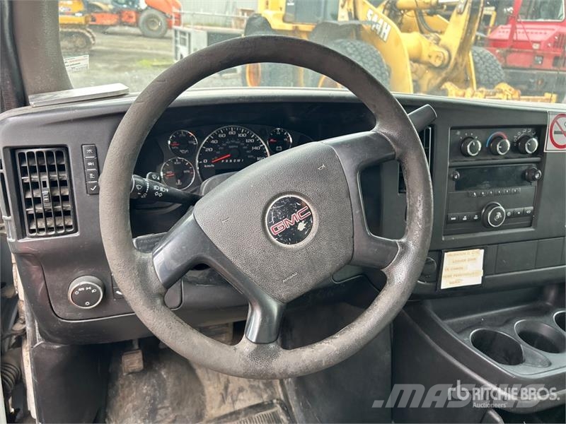 GMC Savana 3500 4x2 Van Truck (Inoperable) Caminhões baú