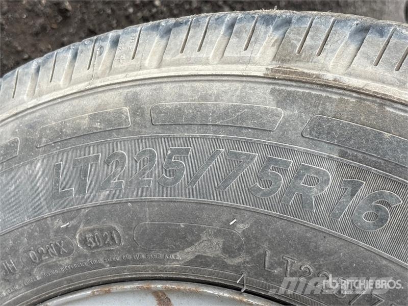 GMC Savana 3500 4x2 Van Truck ボックスボディー、ウイング、箱車