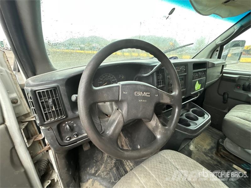 GMC Savana 3500 4x2 Van Truck Caminhões baú