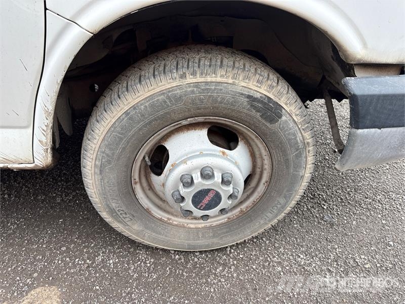 GMC Savana 3500 4x2 Van Truck ボックスボディー、ウイング、箱車