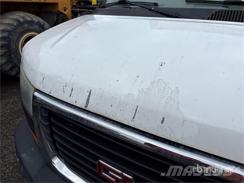 GMC Savana 3500 4x2 Van Truck ボックスボディー、ウイング、箱車