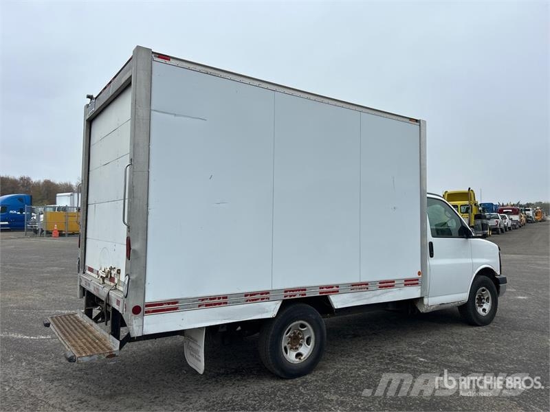GMC Savana 3500 4x2 Van Truck Caminhões baú
