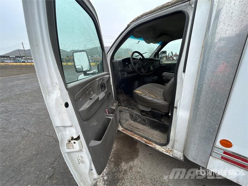 GMC Savana 3500 4x2 Van Truck Caminhões baú