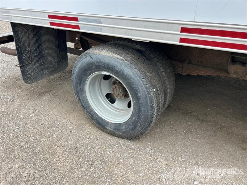 GMC Savana 3500 4x2 Van Truck (Inoperable) Caminhões baú