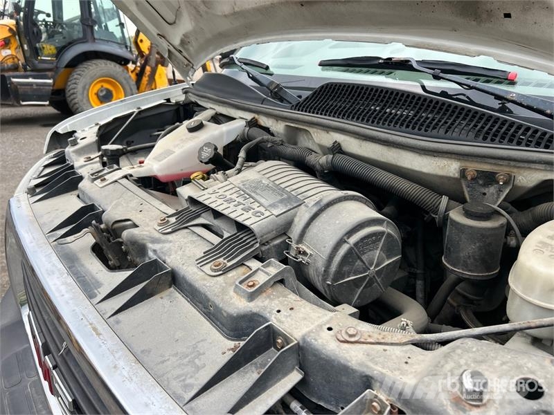GMC Savana 3500 4x2 Van Truck (Inoperable) Caminhões baú
