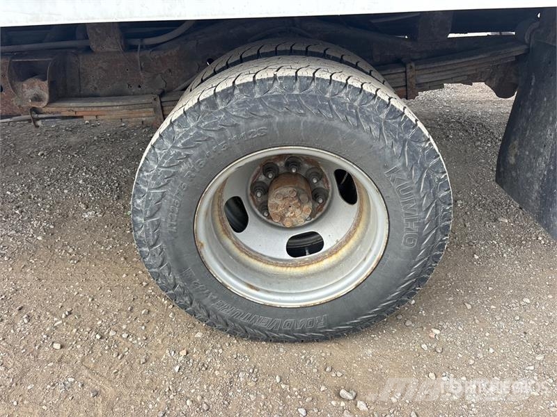 GMC Savana 3500 4x2 Van Truck Dobozos teherautók