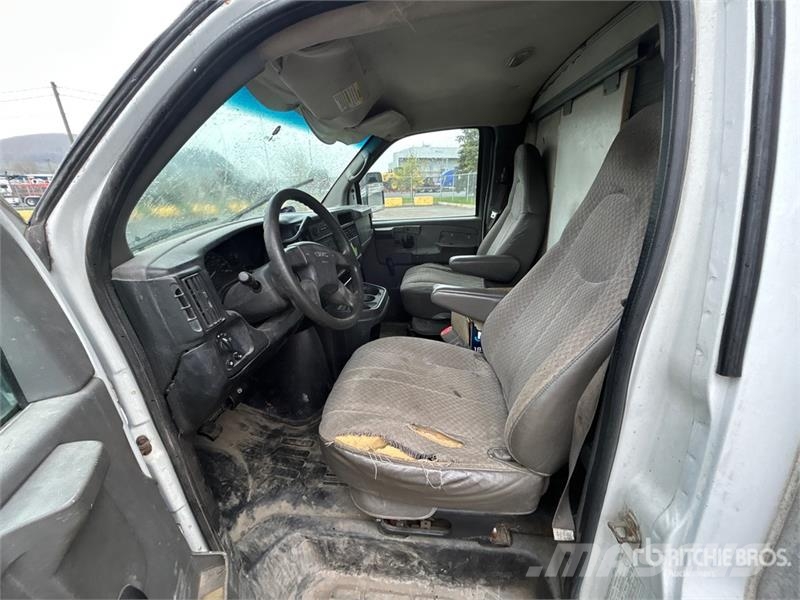 GMC Savana 3500 4x2 Van Truck Caminhões baú
