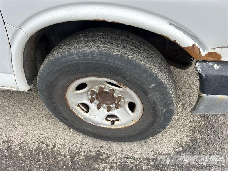 GMC Savana 3500 4x2 Van Truck Caminhões baú
