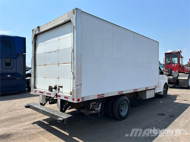 GMC Savana 3500 4x2 Van Truck (Inoperable) Caminhões baú