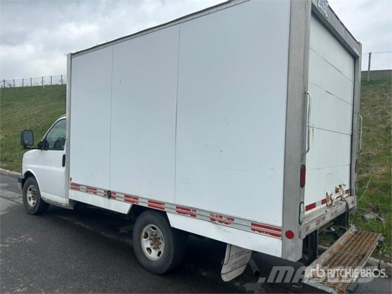 GMC Savana 3500 4x2 Van Truck Caminhões baú