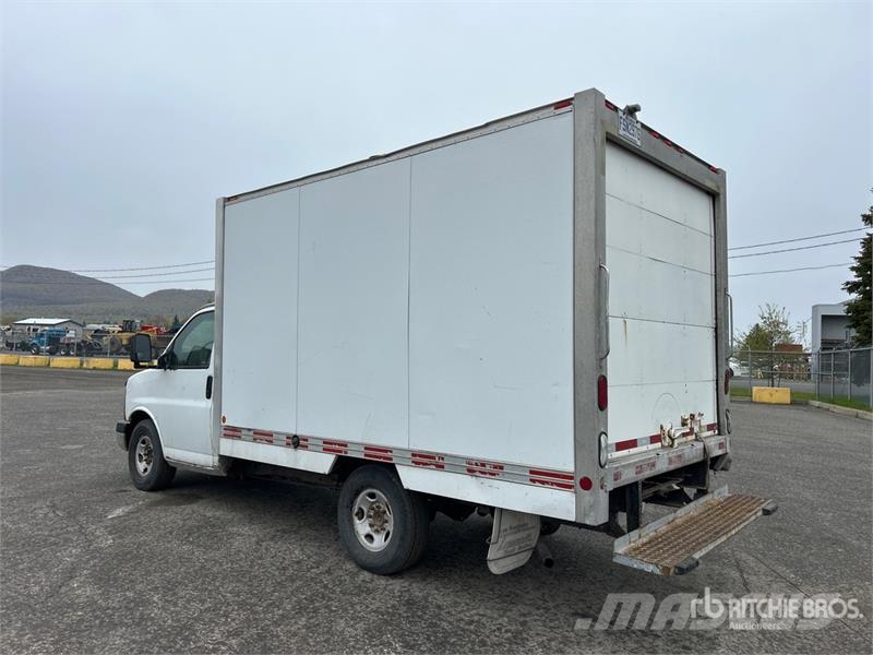 GMC Savana 3500 4x2 Van Truck Caminhões baú