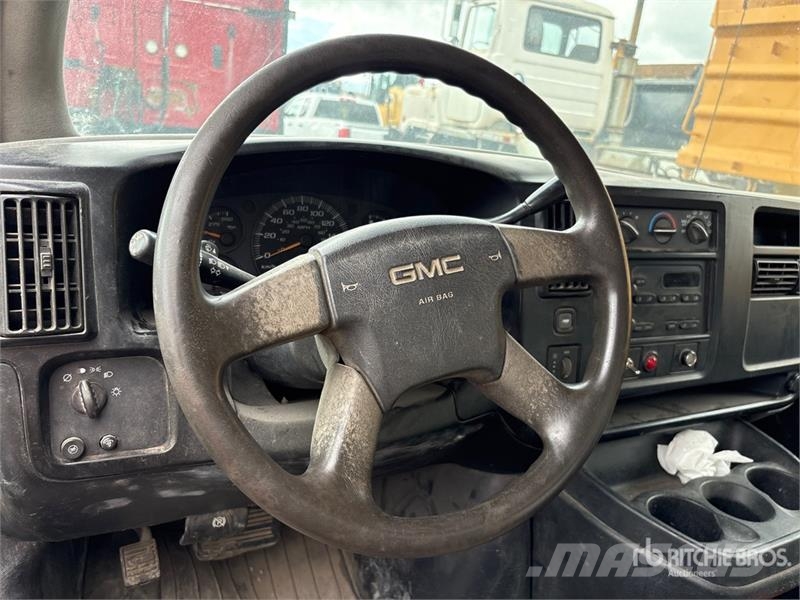 GMC Savana 3500 4x2 Van Truck ボックスボディー、ウイング、箱車