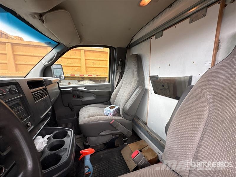 GMC Savana 3500 4x2 Van Truck ボックスボディー、ウイング、箱車