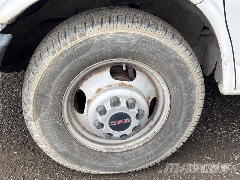 GMC Savana 3500 4x2 Van Truck ボックスボディー、ウイング、箱車