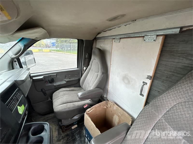 GMC Savana 3500 4x2 Van Truck Caminhões baú