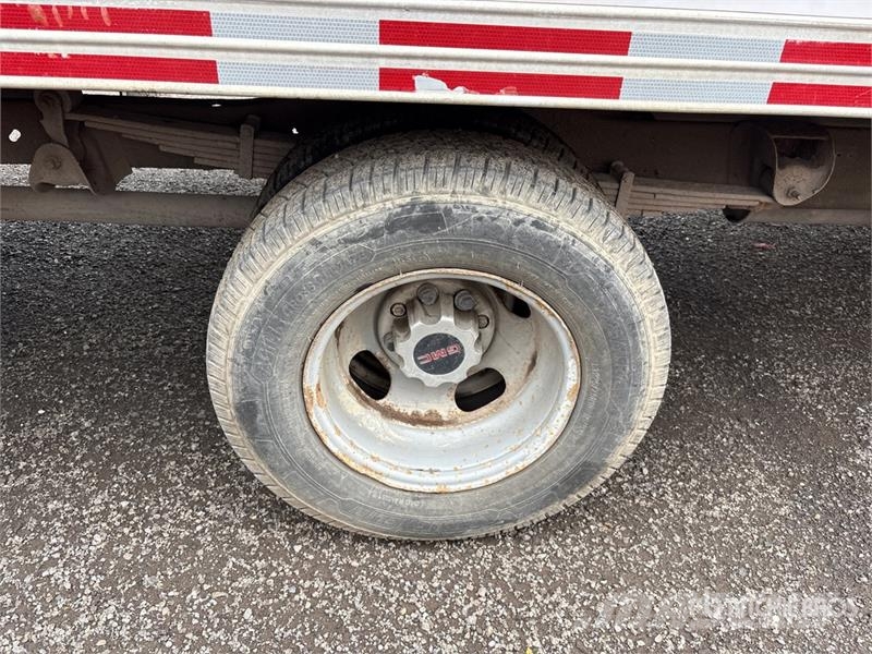 GMC Savana 3500 4x2 Van Truck ボックスボディー、ウイング、箱車