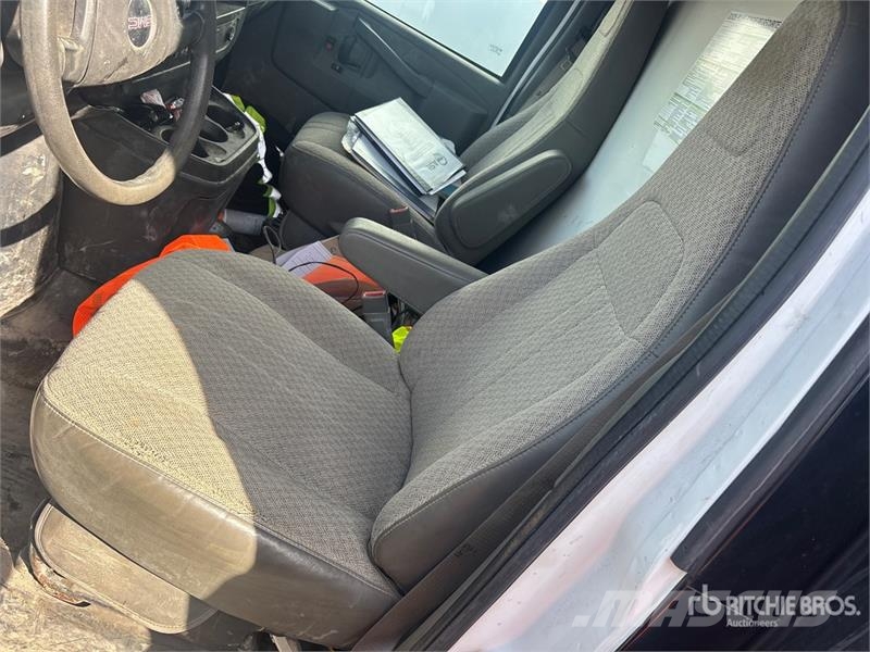 GMC Savana 3500 4x2 Van Truck ボックスボディー、ウイング、箱車