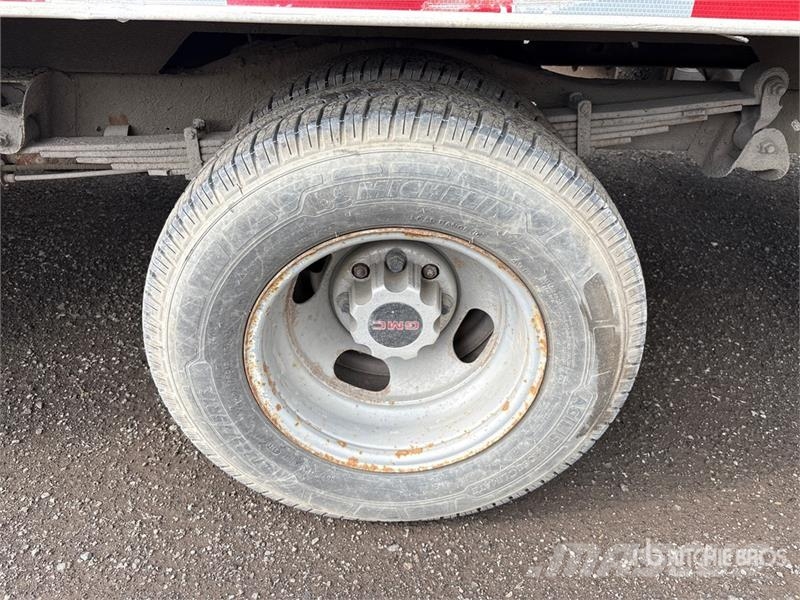 GMC Savana 3500 4x2 Van Truck ボックスボディー、ウイング、箱車