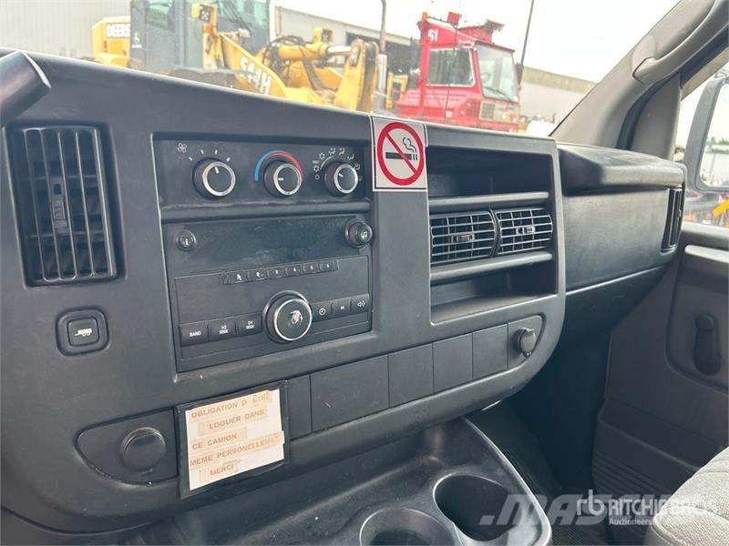GMC Savana 3500 4x2 Van Truck (Inoperable) Caminhões baú