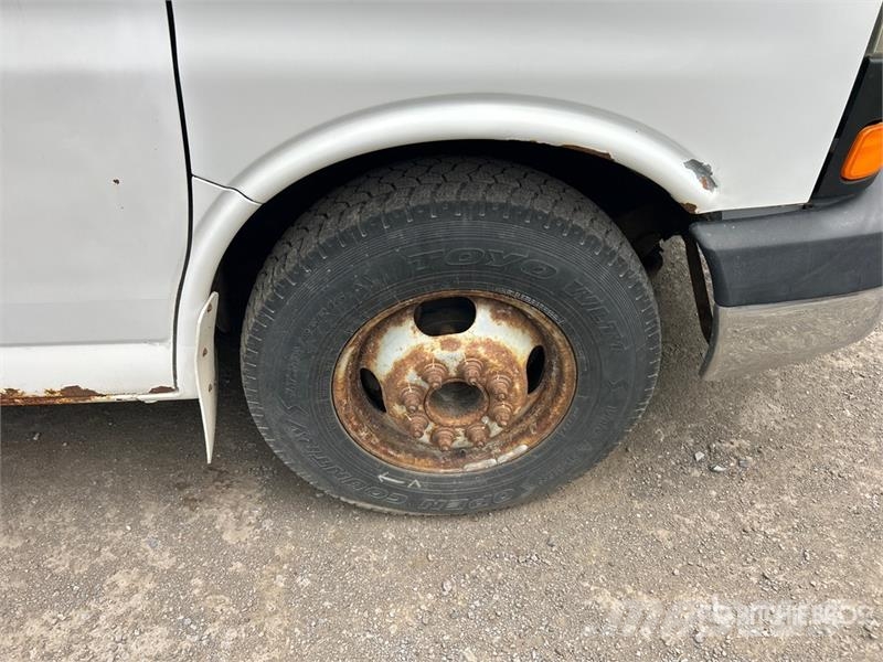 GMC Savana 3500 4x2 Van Truck (Inoperable) Caminhões baú