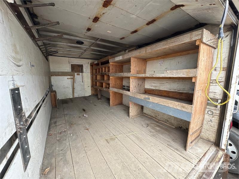 GMC Savana 3500 4x2 Van Truck ボックスボディー、ウイング、箱車