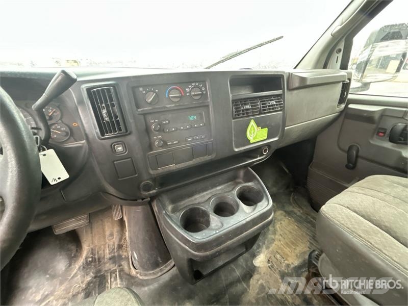 GMC Savana 3500 4x2 Van Truck Caminhões baú