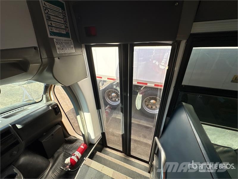 GMC Savana 4500 4x2 24-Seat School Bus マイクロバス