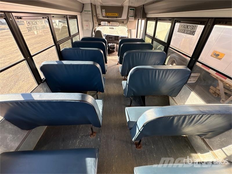 GMC Savana 4500 4x2 24-Seat School Bus マイクロバス