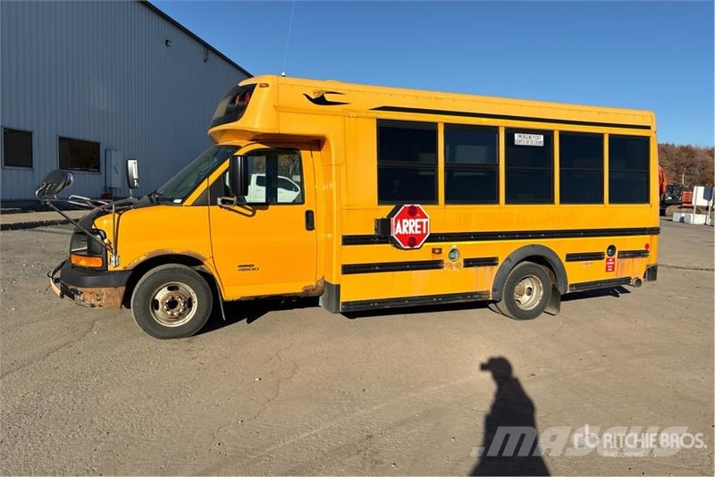 GMC Savana 4500 4x2 24-Seat School Bus マイクロバス