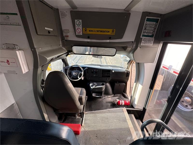 GMC Savana 4500 4x2 24-Seat School Bus マイクロバス