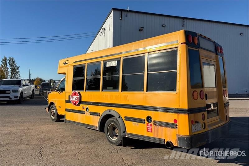 GMC Savana 4500 4x2 24-Seat School Bus マイクロバス