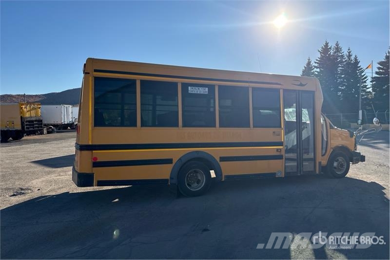 GMC Savana 4500 4x2 24-Seat School Bus マイクロバス