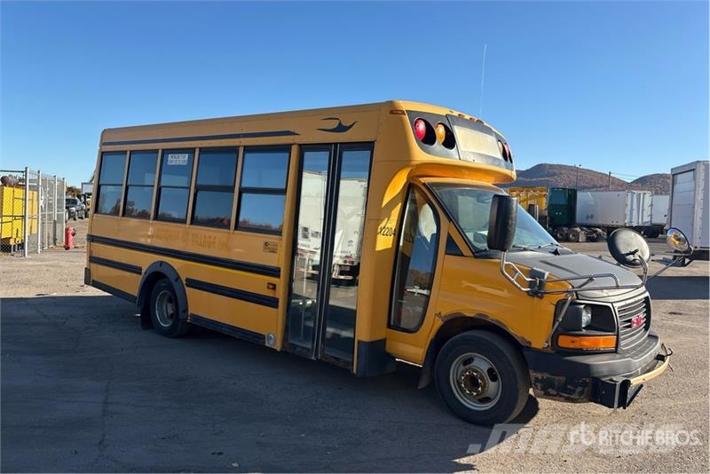 GMC Savana 4500 4x2 24-Seat School Bus マイクロバス