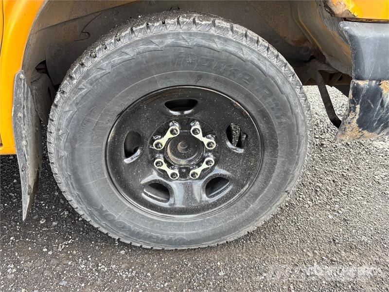 GMC Savana G3500 حافلة صغيرة