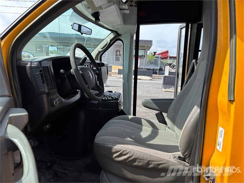 GMC Savana G3500 حافلة صغيرة
