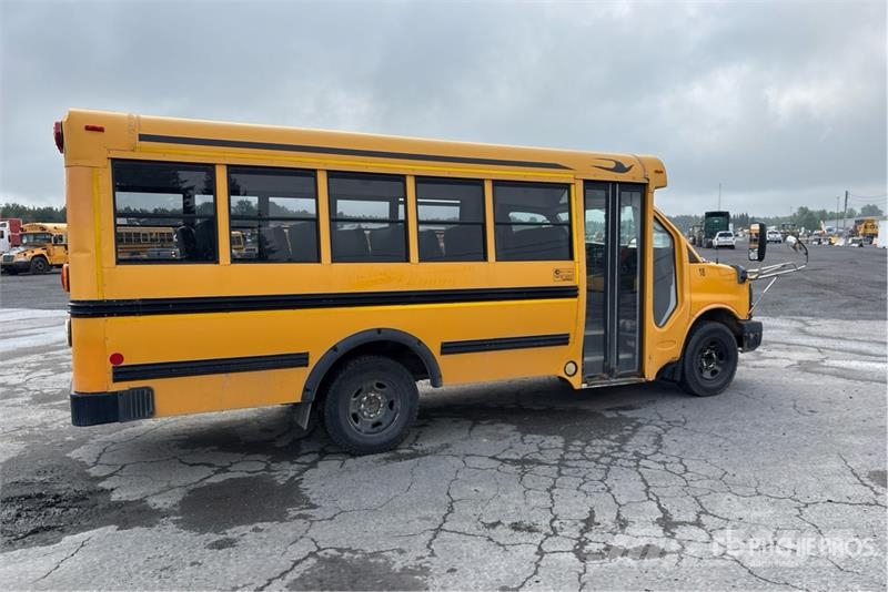 GMC Savana G3500 حافلة صغيرة
