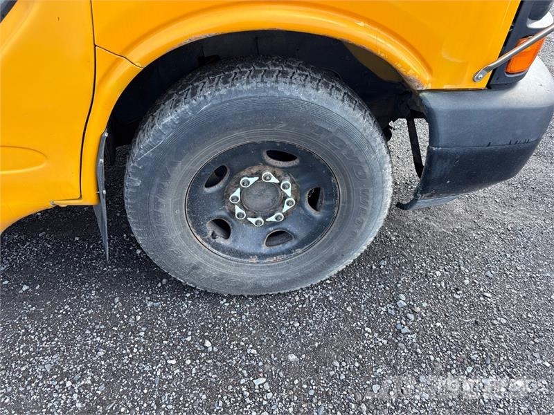 GMC Savana G3500 حافلة صغيرة