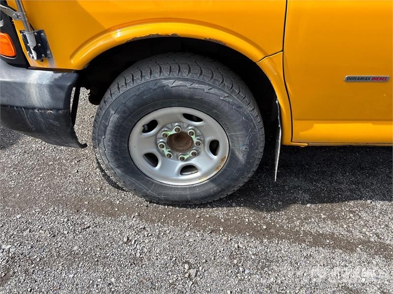 GMC Savana G3500 حافلة صغيرة