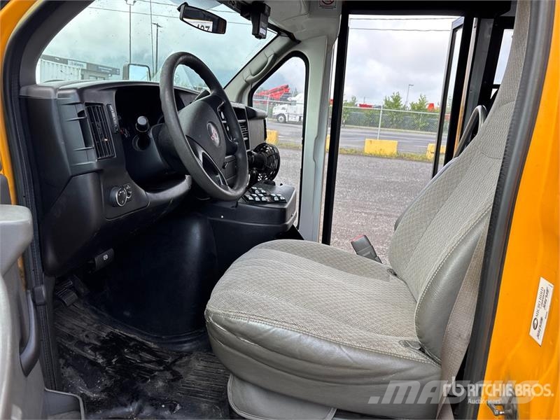 GMC Savana G3500 حافلة صغيرة