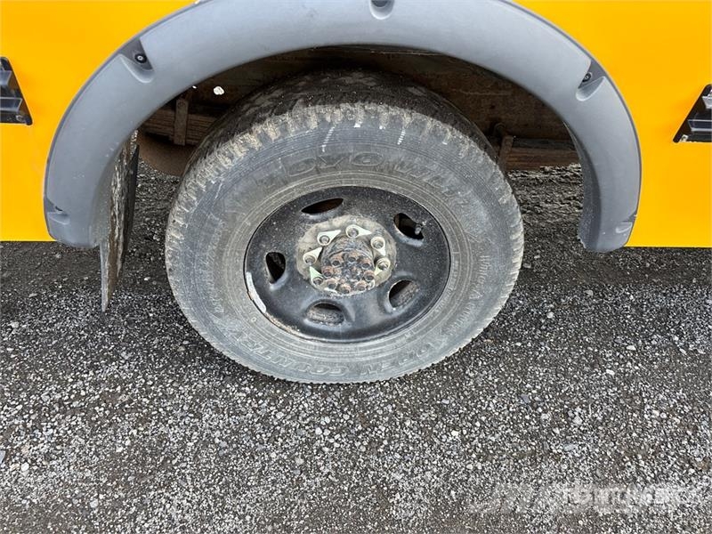 GMC Savana G3500 حافلة صغيرة