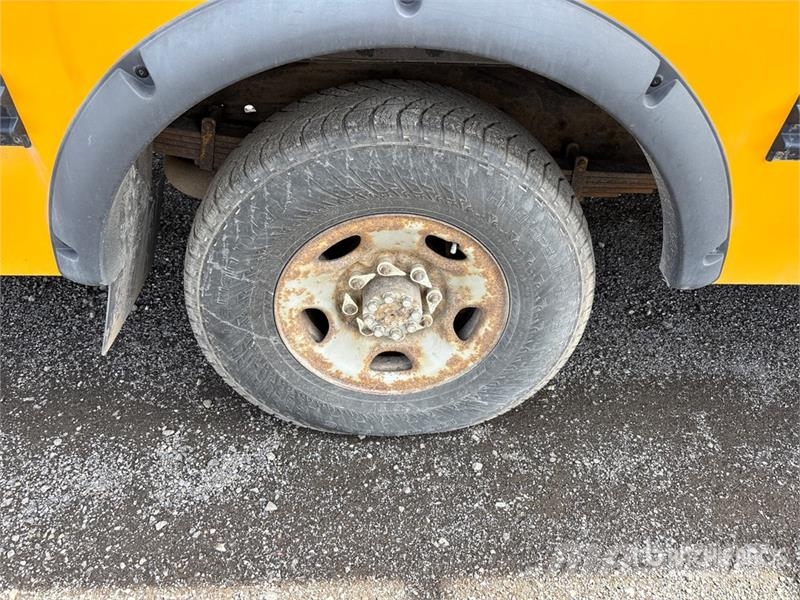 GMC Savana G3500 حافلة صغيرة