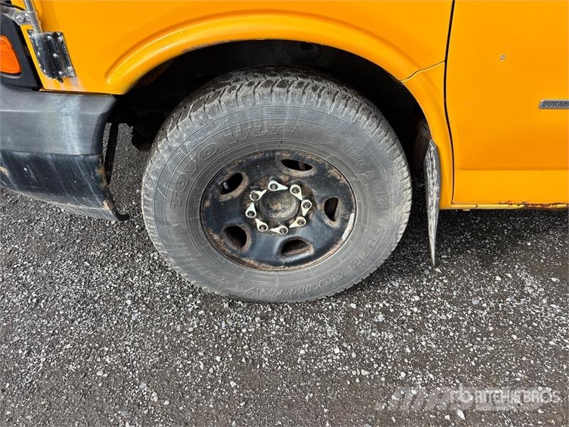 GMC Savana G3500 حافلة صغيرة