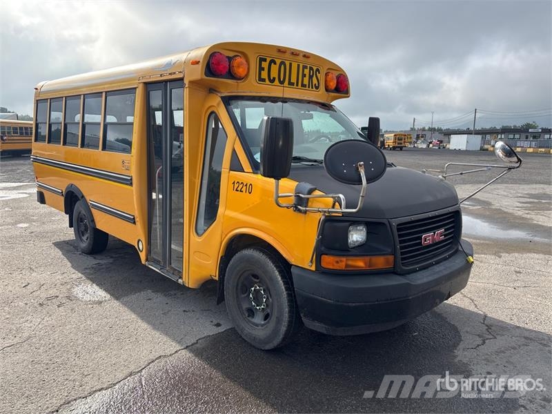 GMC Savana G3500 حافلة صغيرة