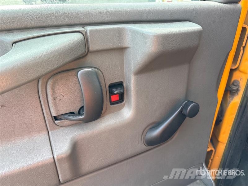 GMC Savana G3500 حافلة صغيرة