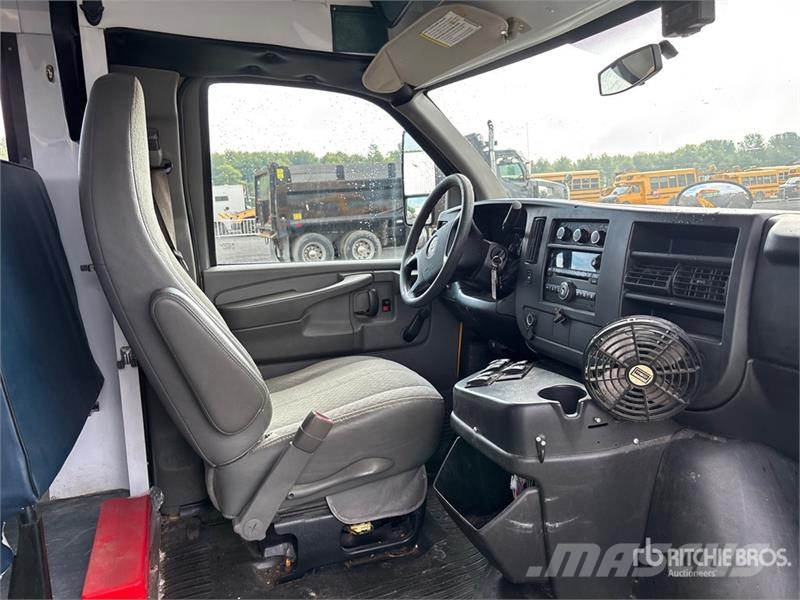 GMC Savana G3500 حافلة صغيرة