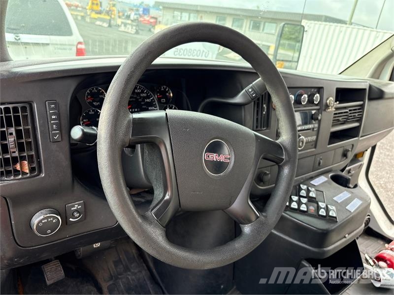 GMC Savana G3500 حافلة صغيرة